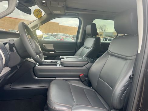 Used 2025 Ford Expedition Active AWD/4WD image 6