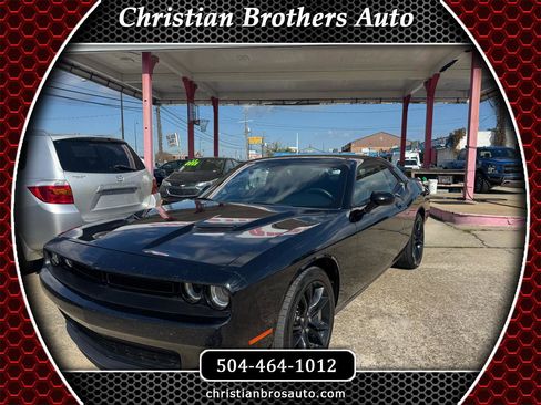 Used 2016 Dodge Challenger SXT w/ Blacktop Package image 1