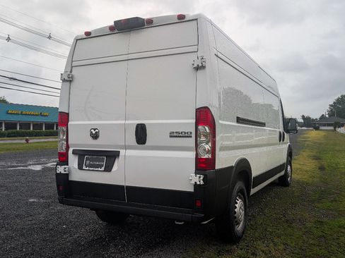 Used 2026 RAM ProMaster 2500 w/ Convenience Group FWD image 8