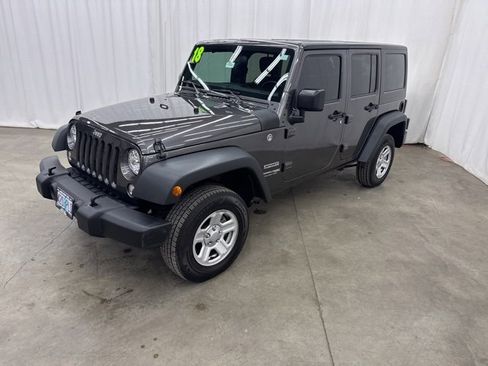 Used 2018 Jeep Wrangler Unlimited Sport w/ Connectivity Group image 3