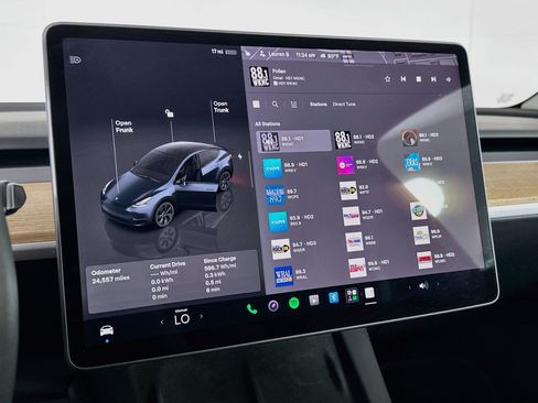 Used 2025 Tesla Model Y Long Range RWD image 19