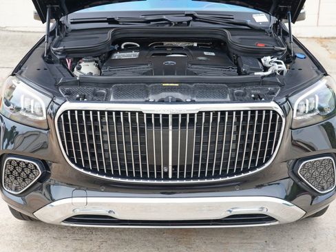 Used 2024 Mercedes-Benz Maybach GLS 600 4MATIC image 8