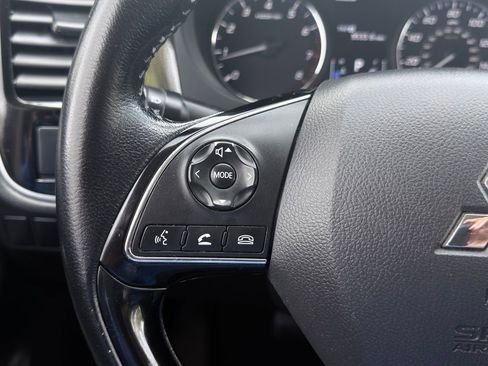 Used 2017 Mitsubishi Outlander ES AWD/4WD image 8