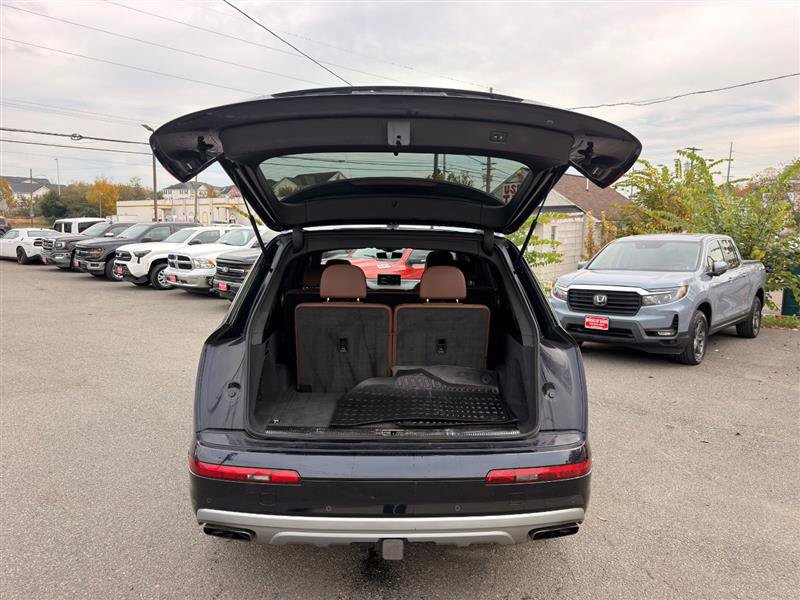 Used 2017 Audi Q7 3.0T Prestige AWD/4WD image 4