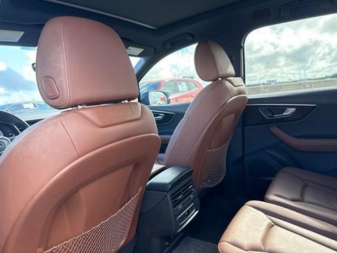 Used 2023 Audi Q7 3.0T Premium Plus w/ Premium Plus Package AWD/4WD image 12