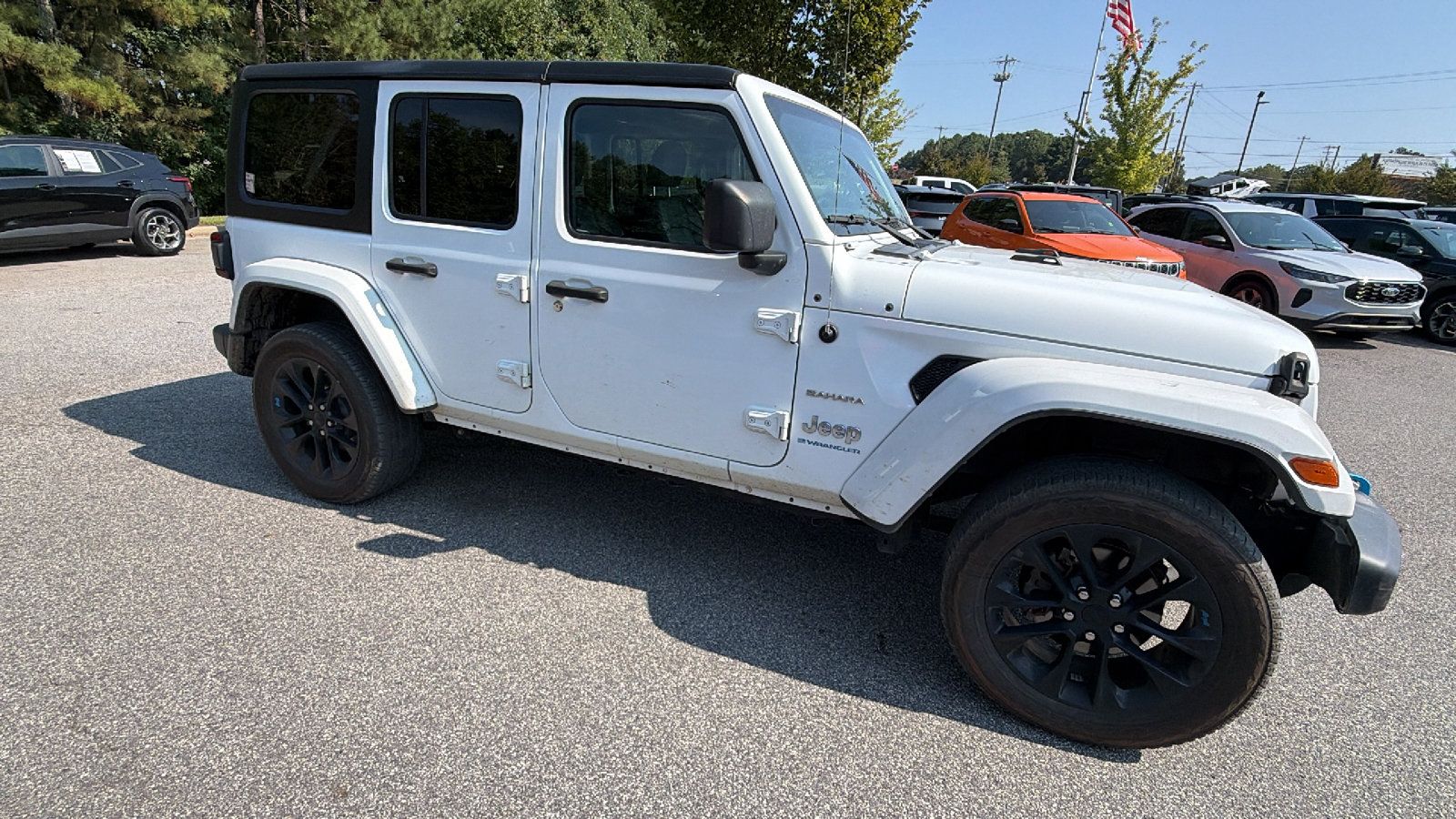 Used 2023 Jeep Wrangler Unlimited Sahara AWD/4WD image 5