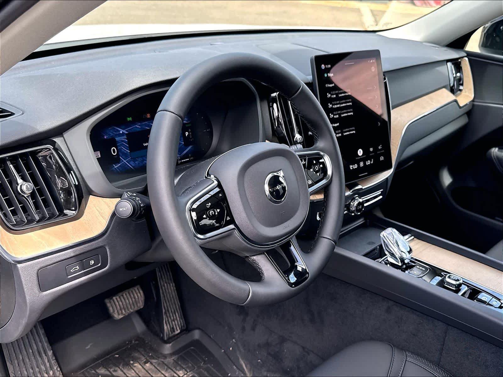 New 2026 Volvo XC60 T8 Plus w/ Climate Package PRO AWD/4WD image 8