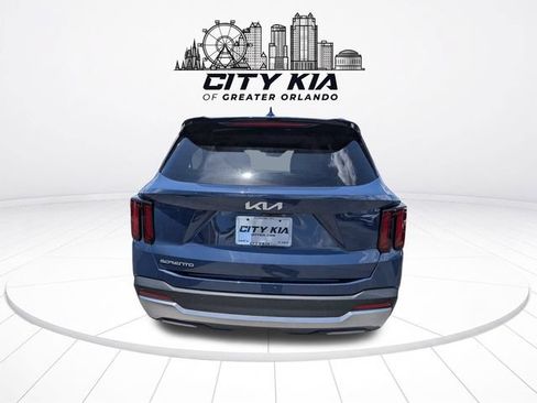 Used 2025 Kia Sorento EX w/ Panoramic Sunroof Package FWD image 4