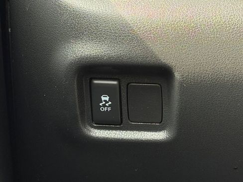 Used 2012 Nissan Versa S FWD image 13