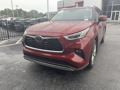 Used 2022 Toyota Highlander Platinum FWD image 4