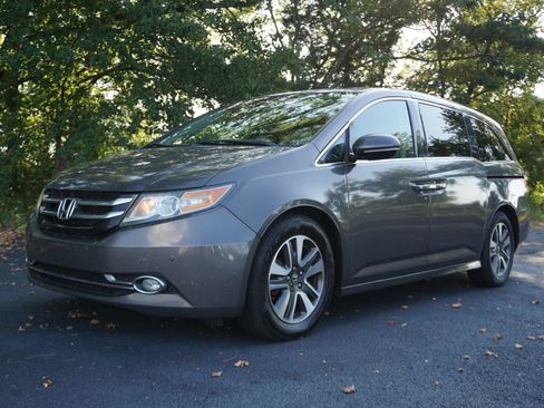 Used 2015 Honda Odyssey Touring image 1