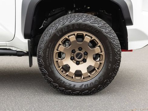 Certified 2025 Toyota Tacoma 4x4 Double Cab Hybrid image 4