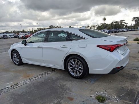 Used 2019 Toyota Avalon XLE w/ Moonroof Package image 4