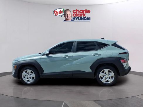 Used 2024 Hyundai Kona SE FWD image 2