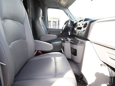 Certified 2022 Ford E-450 and Econoline 450 Super Duty w/ Power Windows & Locks Group image 9