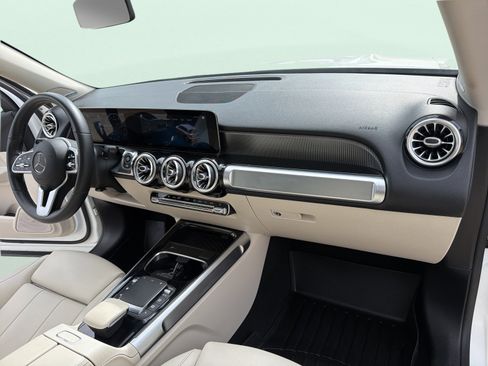 Used 2021 Mercedes-Benz GLB 250 4MATIC image 46