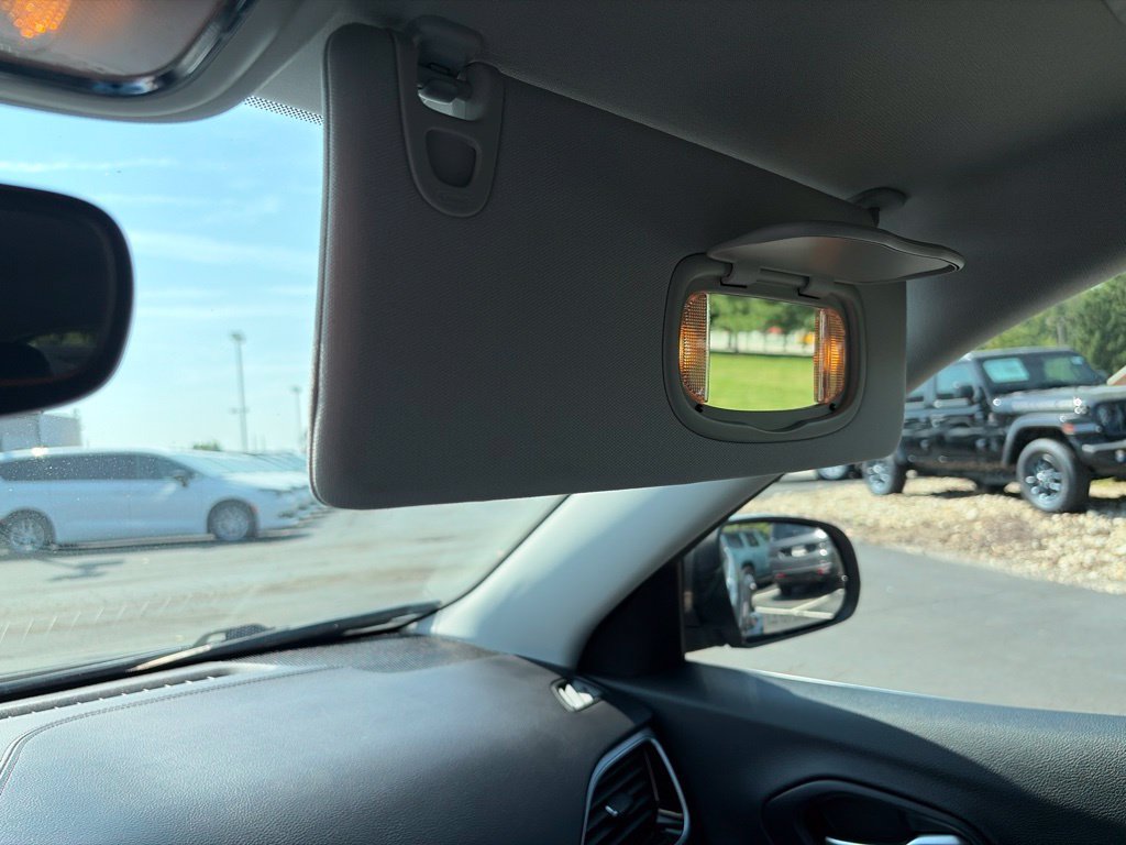 Used 2019 Jeep Cherokee Limited AWD/4WD image 32