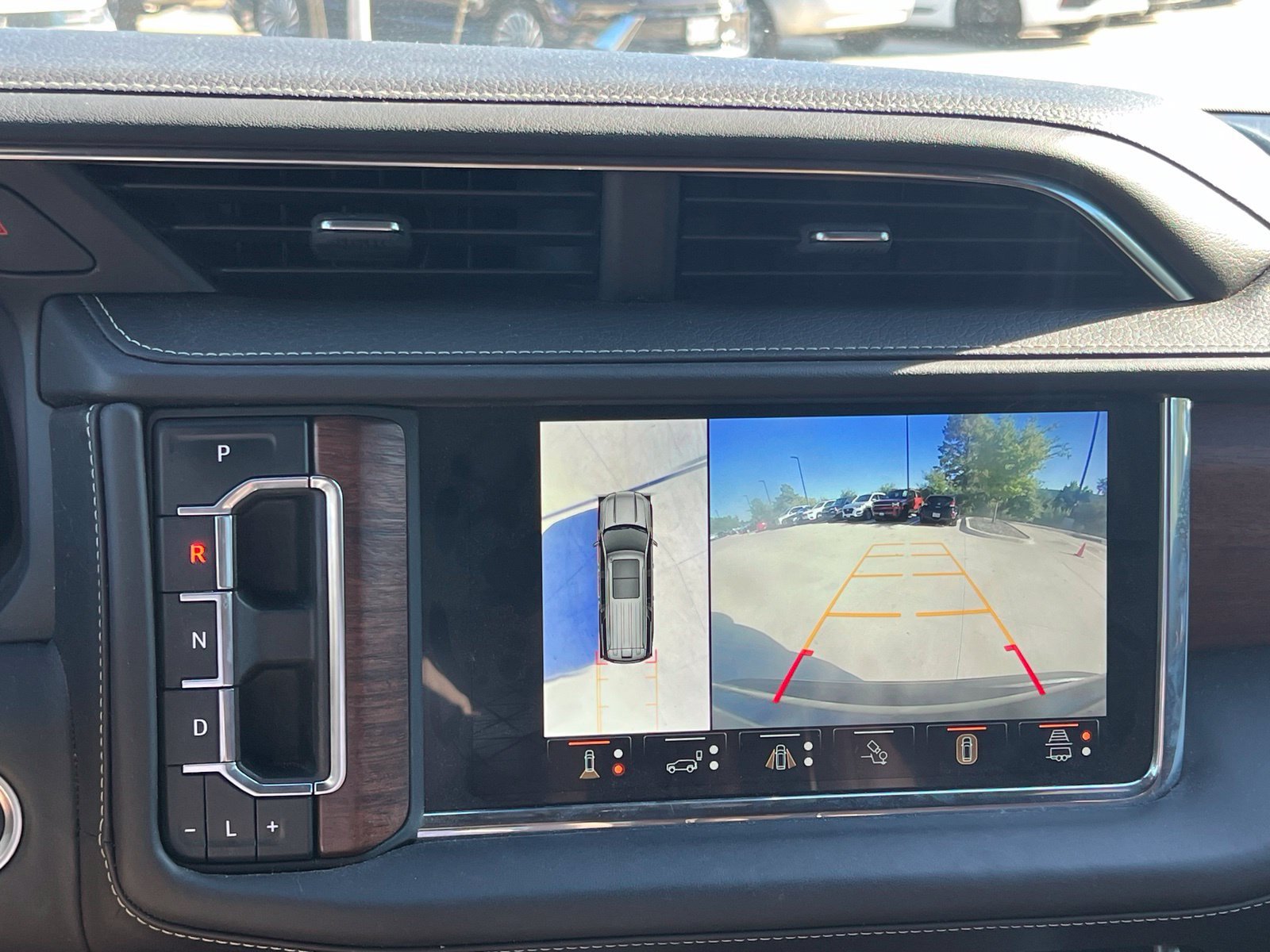 Used 2023 GMC Yukon Denali Ultimate AWD/4WD image 35