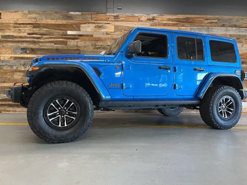 Used 2025 Jeep Wrangler Unlimited Rubicon AWD/4WD image 9