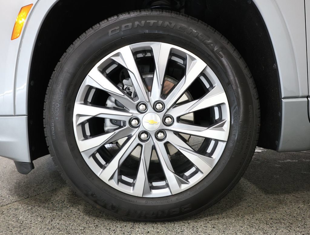 Used 2023 Chevrolet Traverse Premier AWD/4WD image 5