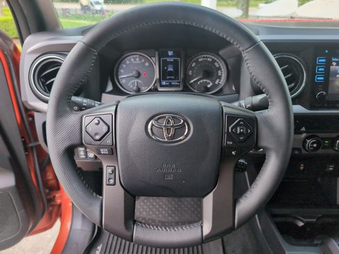 Used 2017 Toyota Tacoma TRD Off-Road w/ Tow Package (A/T) AWD/4WD image 18