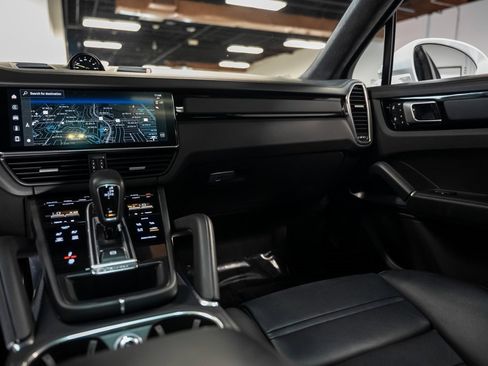 Used 2022 Porsche Cayenne Turbo S image 40