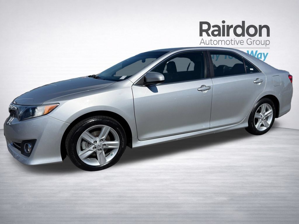 Used 2013 Toyota Camry SE FWD image 3