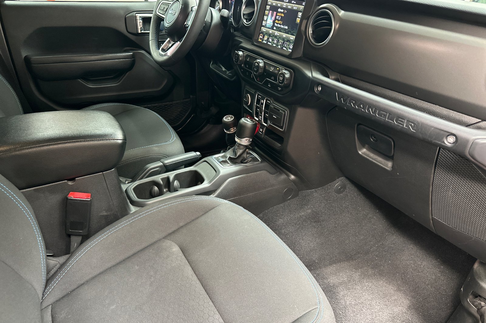 Used 2023 Jeep Wrangler Unlimited Rubicon 4xe AWD/4WD image 21