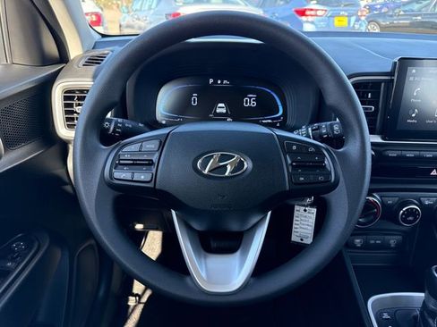 Used 2025 Hyundai Venue SE FWD image 21
