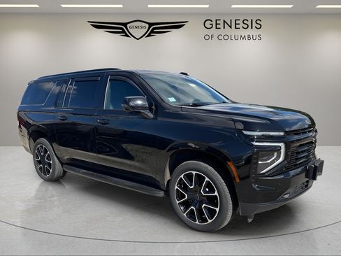 Used 2025 Chevrolet Suburban RST w/ Comfort Package AWD/4WD image 6