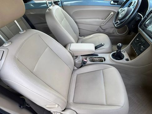 Used 2013 Volkswagen Beetle TDI FWD image 17