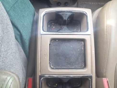 Used 2013 Chrysler Town & Country Touring image 23