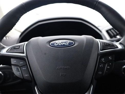 Certified 2024 Ford Edge SEL image 9