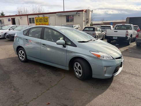 Used 2015 Toyota Prius Two image 3