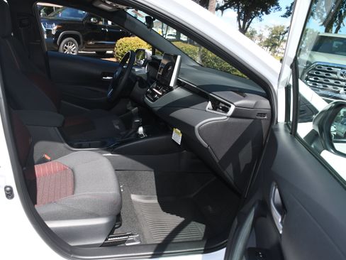 Certified 2026 Toyota Corolla SE w/ SE Package FWD image 19