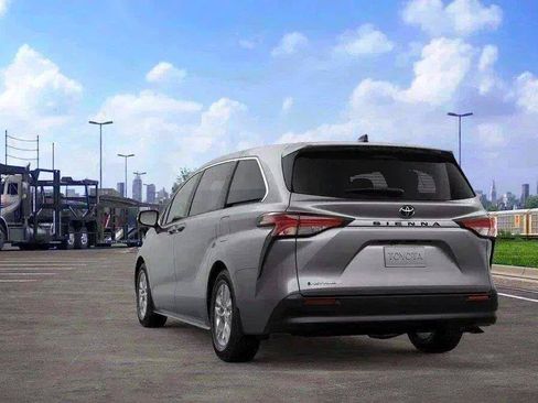 New 2026 Toyota Sienna LE AWD/4WD image 7