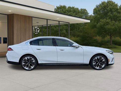 Used 2025 BMW 530i image 6