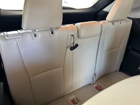 Used 2024 Toyota Highlander XLE image 29