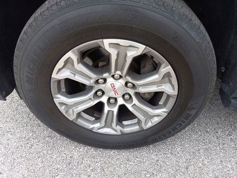 Used 2021 GMC Yukon SLE image 16