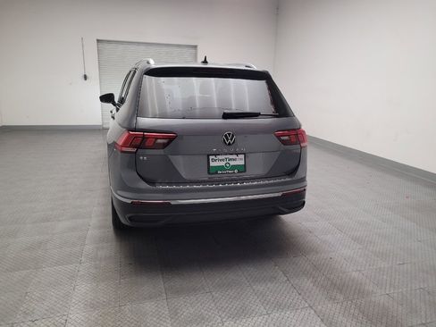 Used 2023 Volkswagen Tiguan SE w/ Panoramic Sunroof Package FWD image 6