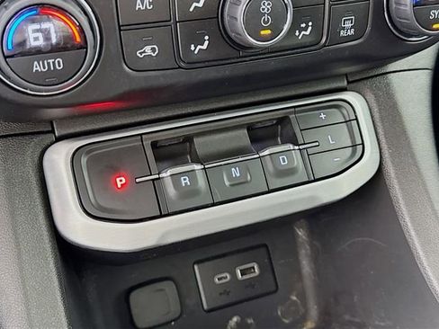 Used 2023 GMC Acadia SLE w/ Driver Convenience Package image 18