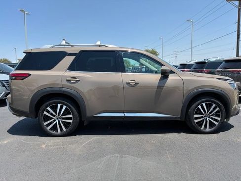 Certified 2023 Nissan Pathfinder Platinum FWD image 7