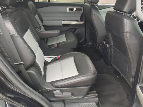 Certified 2022 Ford Explorer XLT w/ XLT Sport Appearance Package image 24