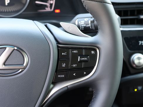 Used 2025 Lexus ES 300h w/ Premium Package FWD image 19