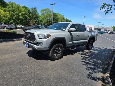 Used 2018 Toyota Tacoma TRD Off-Road AWD/4WD image 3