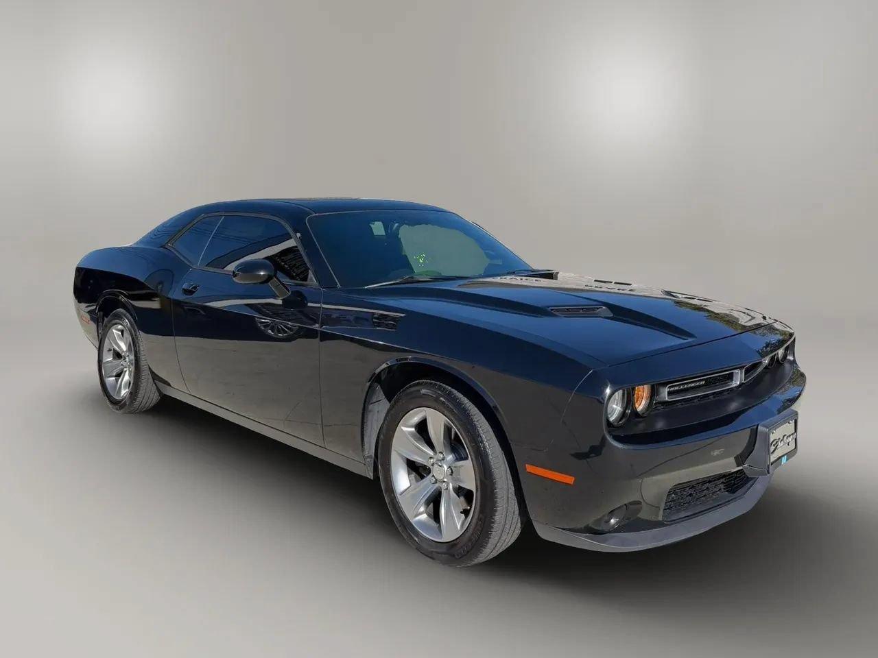 Used 2016 Dodge Challenger SXT RWD image 3