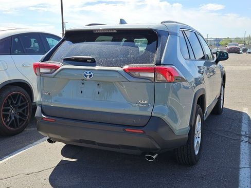 Used 2021 Toyota RAV4 XLE w/ Carpet Mat Package (TMS) AWD/4WD image 5