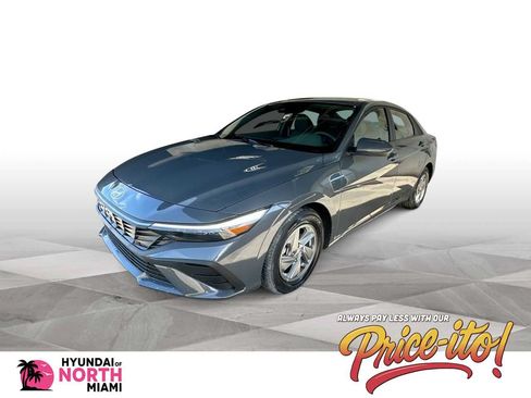 Used 2026 Hyundai Elantra SE FWD image 1