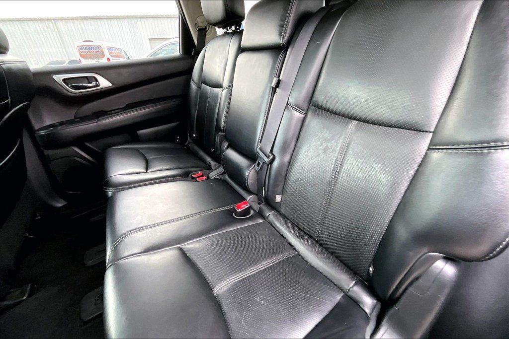 Used 2015 Nissan Pathfinder Platinum FWD image 23
