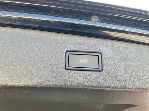 Used 2021 Volkswagen Tiguan SEL Premium R-Line image 10